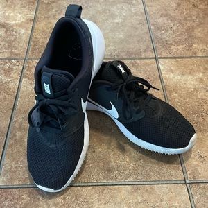 Youth golf shoes